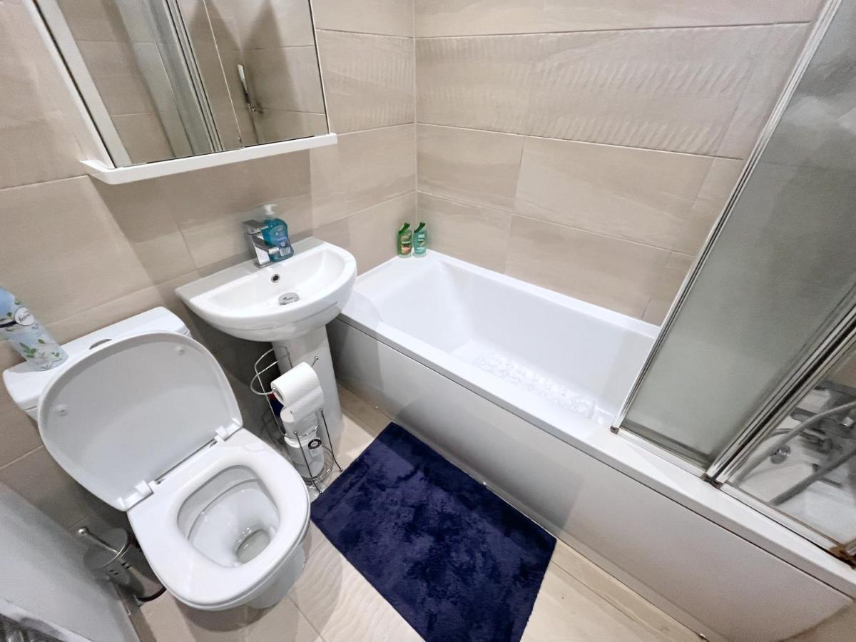 Two Bedroom Flat With Private Patio In Battersea London Exteriör bild