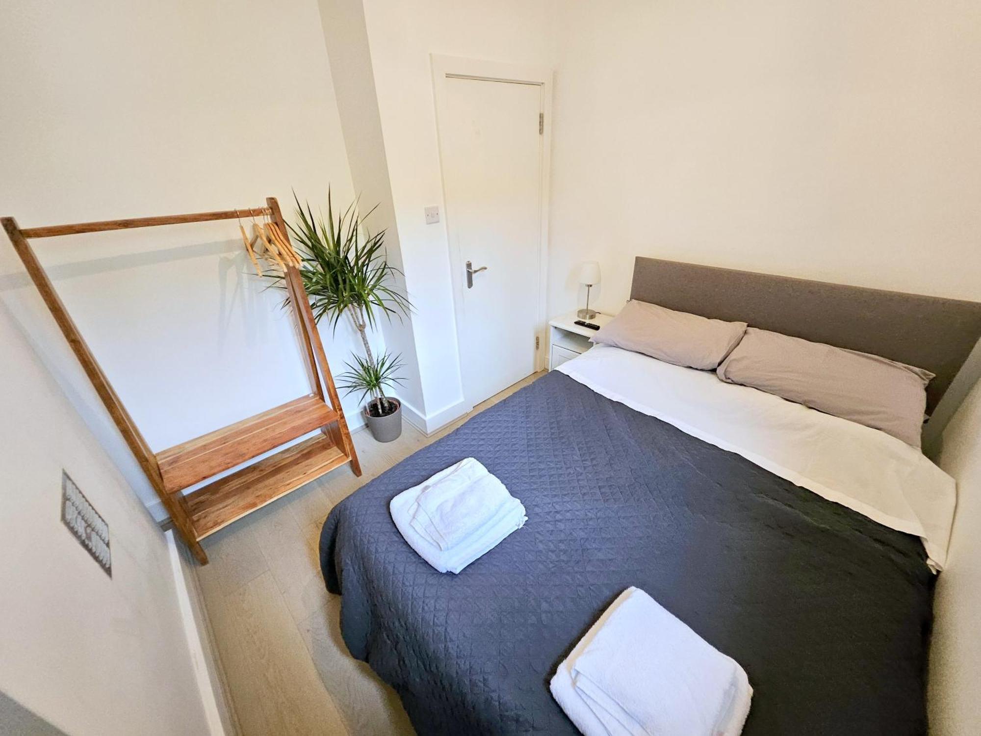 Two Bedroom Flat With Private Patio In Battersea London Exteriör bild
